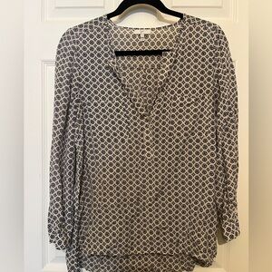 Joie L/S Y Neck Silk Blouse Mid Shoulder Pleat Chest Pockets 2-Button Cuffs